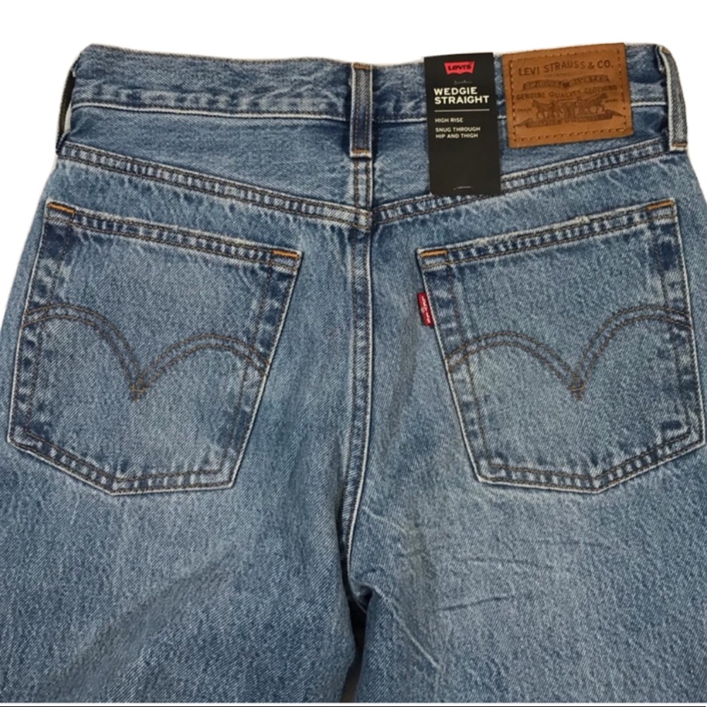 SOLD Levi's Wedgie Straight Distressed Jeans - Picture 6 of 7